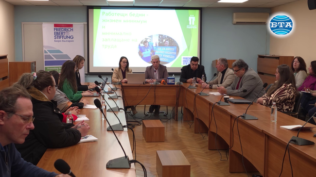 Минималната работна заплата е прекалено далеч от жизнения минимум, а броят на работещите бедни расте, каза Атанас Кацарчев от КТ „Подкрепа“
