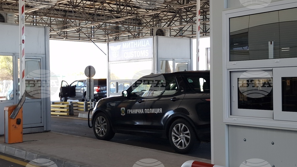 Интензивен е автомобилният трафик на ГКПП "Капитан Андреево" и на "Калотина"