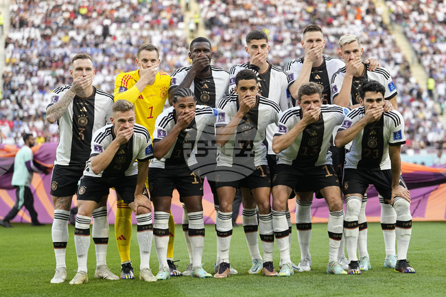 Странични неща отвличаха вниманието на Германия от футбола в последните години, заяви селекционерът на Швейцария Мурат Якин