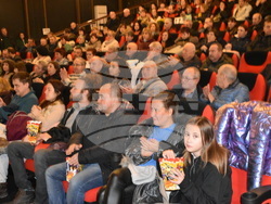 Снимка: Община Ловеч - премиерата на филма „Слънчев бряг - експрес към ада“