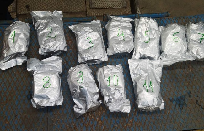 Апелативна прокуратура – Бургас: Окръжна прокуратура - Бургас внесе в съда искане за вземане на мярка за неотклонение „задържане под стража“ спрямо С.С., обвинен в опит за контрабандно пренасяне на близо 19 килограма аналози на наркотични вещества