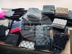 Снимка: Пресцентър МВР - Над 10 000 артикула, имитиращи запазени търговски марки, са иззети при спецоперация на ГДБОП във Варна