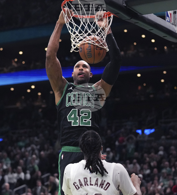 Бостън прекъсна впечатляващата серия на Кливланд в НБА