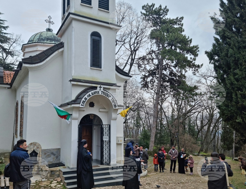 Тодоровден събра по традиция десетки старозагорци в храма „Св. Теодор Тирон“ в парка „Митрополит Методий Кусев“