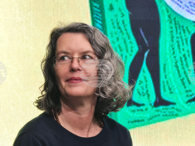 "Нокомис" е прозаична книга, писана по поетичен начин, каза пред БТА Катерина Стойкова