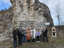 Ръководството на Ловеч поднесе венци в памет на загиналите в бившия концлагер „Слънчев бряг“