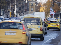 Протест - таксиметрови шофьори - шествие