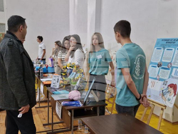 Общо 13 ученици спечелиха медали от Националното състезание по природни науки и екология. Снимка: МОН  