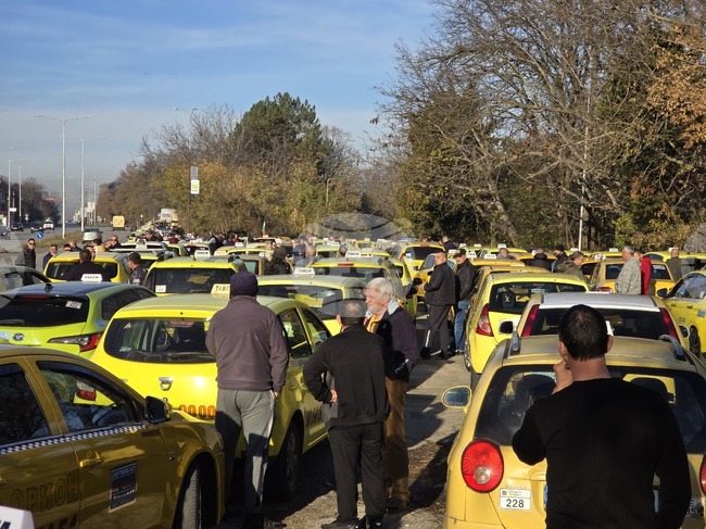 Competition Watchdog Suspects Cartel Pricing in Increase of Third-Party Liability Insurance for Taxi Drivers