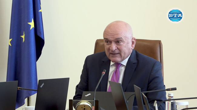 На мен г-н Делян Пеевски не ми се е обаждал по телефона за този офис, заяви Димитър Главчев във връзка с предоставянето на сграда за партийна централа на ДПС