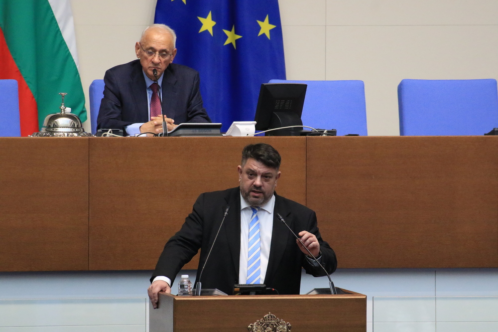 Атанас Зафиров: Предлагам да изслушаме кандидатите за председател на Народното събрание