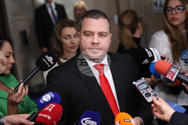 Ще разговаряме с БСП и "Демократична България" за избора на председател на парламента, каза Станислав Балабанов от ИТН