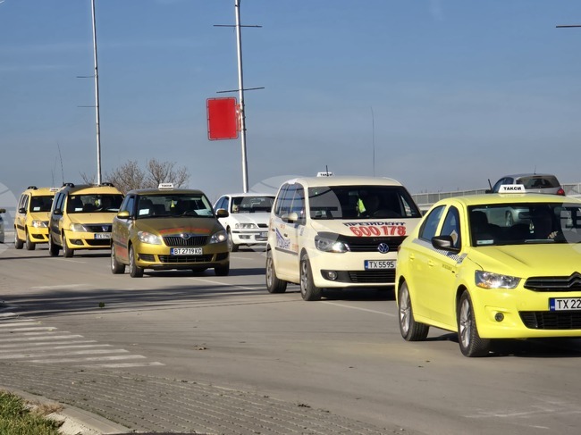 Добрич - таксиметрови шофьори - протест