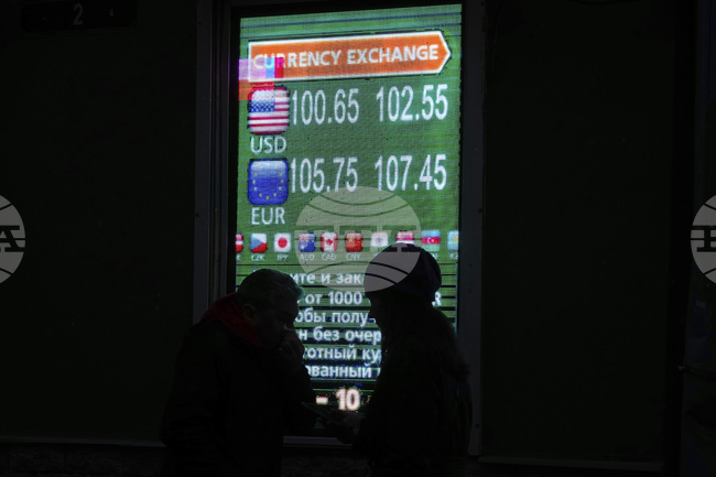 Русия отменя задължителното конвертиране на част от приходите на износителите в рубли