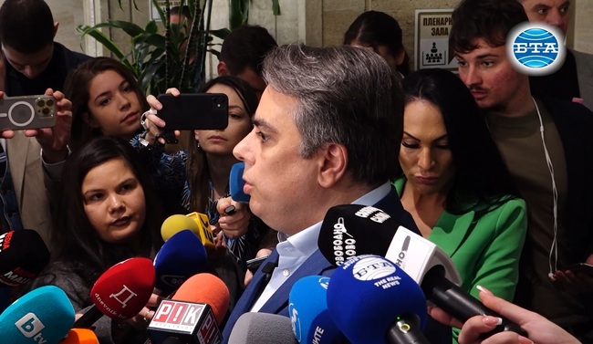 Ако "Да, България" или БСП преосмислят позицията си, още днес може да бъде избран председател на Народното събрание, каза Асен Василев