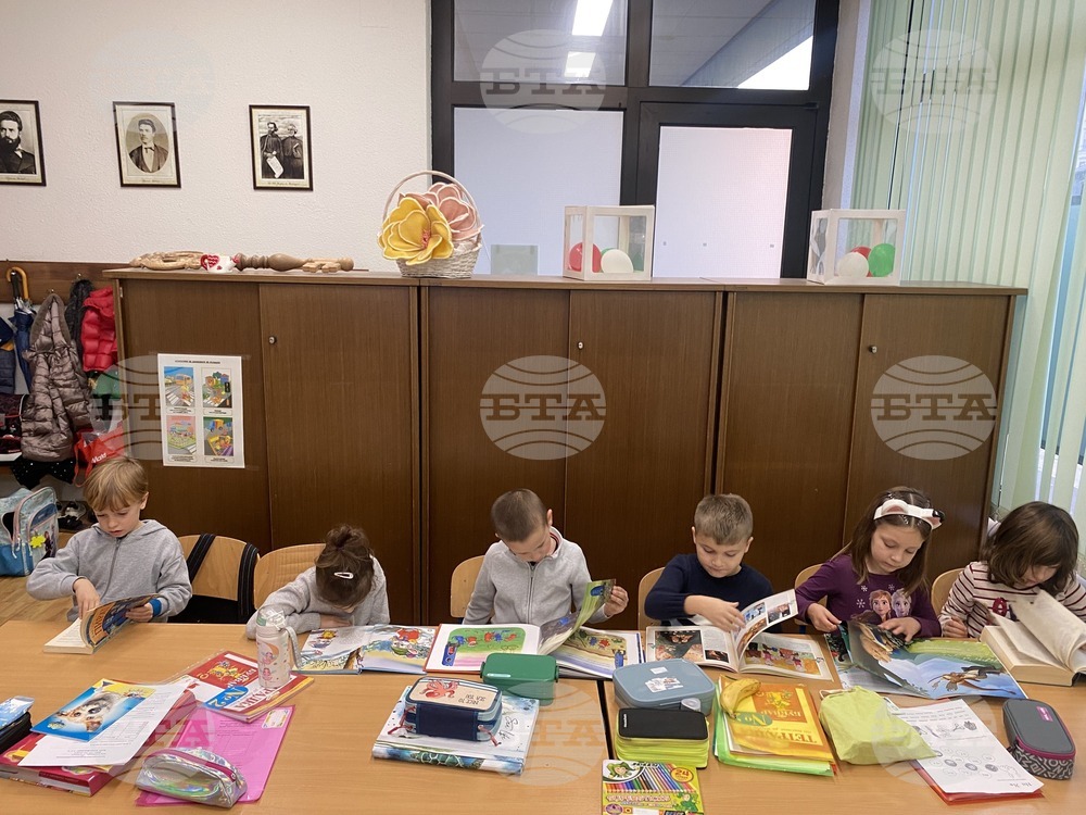 Училище „Св. св. Кирил и Методий“ във Виена отбеляза Деня на четенето с „четене на глас в клас“