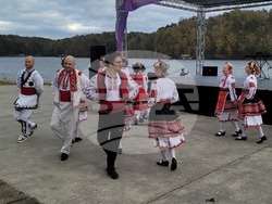 Фолклорна група „Роса” в Атланта представи България на Фестивал на плаващите фенери в града