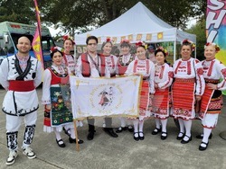 Фолклорна група „Роса” в Атланта представи България на Фестивал на плаващите фенери в града