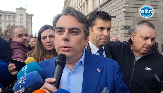  Представители на политически формации се срещнаха с протестиращите таксиметрови шофьори