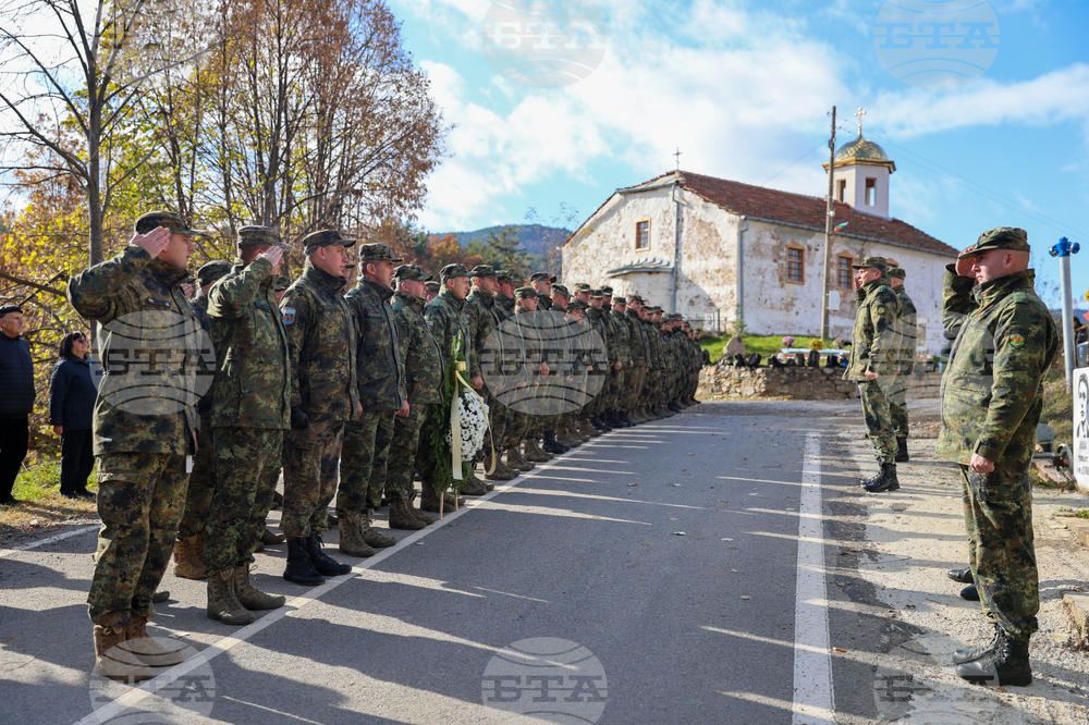 Трето бригадно командване отбеляза празника си с поднасяне на венци и цветя на Паметника на загиналите във войните от благоевградското село Габрово 