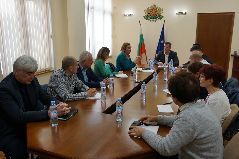 Повишените нива на серен диоксид в Димитровград бяха обсъдени на среща в областната администрация в Хасково 