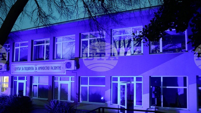 Емблематични сгради в цялата страна ще светят в синьо с послания срещу насилието над и между деца