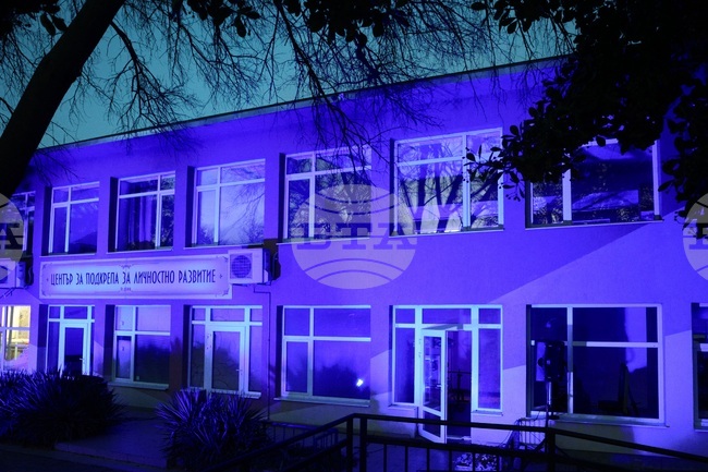 Емблематични сгради в цялата страна ще светят в синьо с послания срещу насилието над и между деца