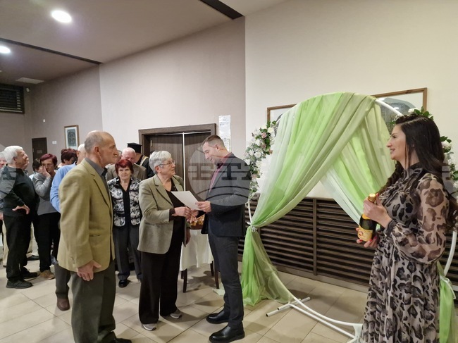 На официална церемония 40 двойки от Самоков подновиха брачните си клетви