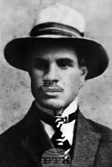  Васил Карагьозов - поет и преводач