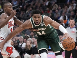 Bulls Bucks Basketball
