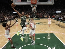 Bulls Bucks Basketball