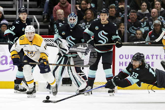 Торонто и Каролина оглавиха двете източни дивизии в първенството на НХЛ