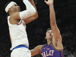 Knicks Suns Basketball