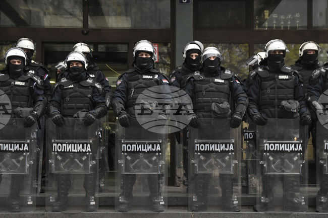 Сръбската опозиция блокира отново съда в Нови Сад заради трагедията на гарата в града