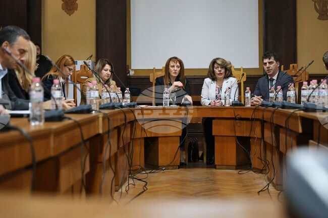 Министър Виолета Коритарова разговаря с кметовете на общини в Бургаско по проблеми, свързани с ВиК инфраструктурата