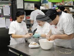 Даниеле Приори - млади хора с интелектуални затруднения - италиански обяд