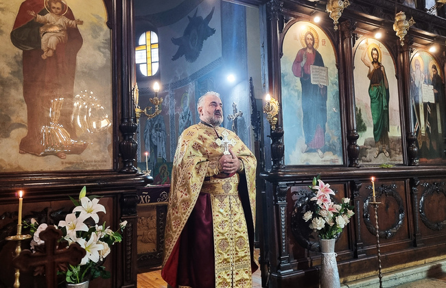 На децата първо им трябва вяра, духовната храна, а после всичко останало, каза в проповедта си отец Велико от храм "Св. Троица" в Добрич
