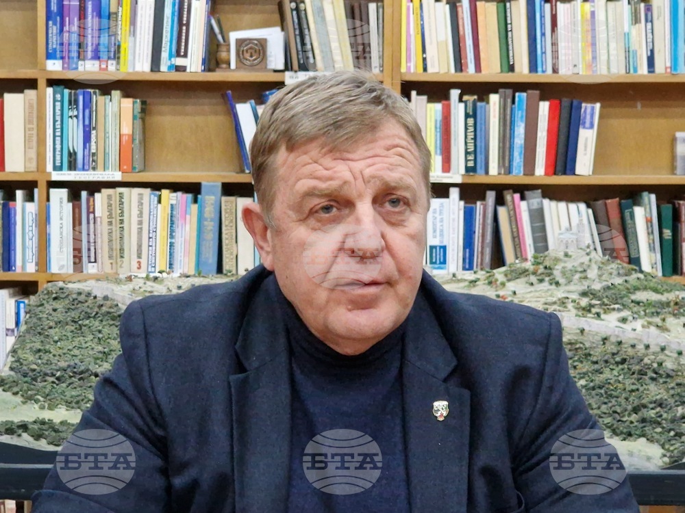 Красимир Каракачанов представи две от своите книги в Регионалната библиотека във Велико Търново
