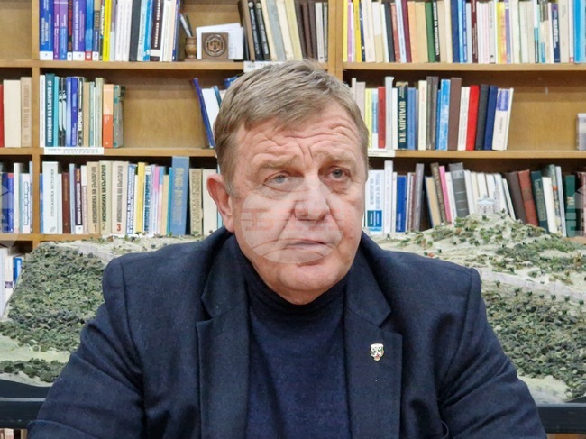 Красимир Каракачанов представи две от своите книги в Регионалната библиотека във Велико Търново