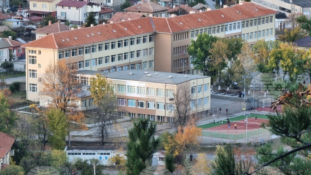 Двадесет и четири деца и младежи със специални образователни потребности от Брезник ще бъдат зарадвани за коледните празници с подаръци