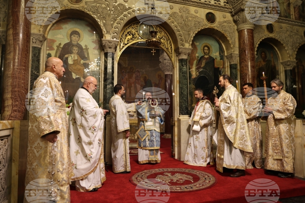 Архиерейска света литургия за Въведение Богородично беше отслужена в патриаршеската катедрала "Св. Александър Невски"