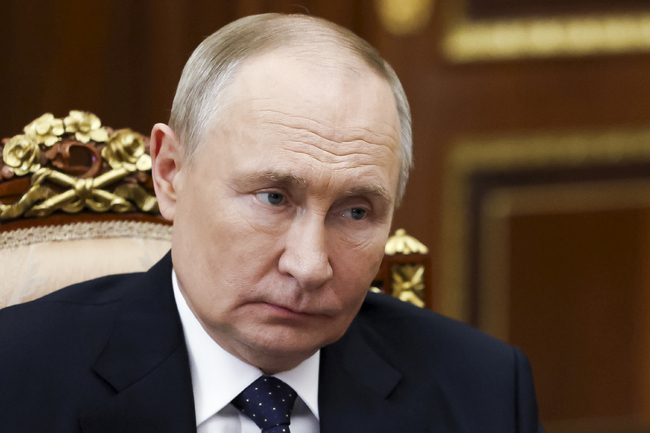 Владимир Путин каза, че Русия е изстреляла балистична ракета със среден обсег срещу Украйна