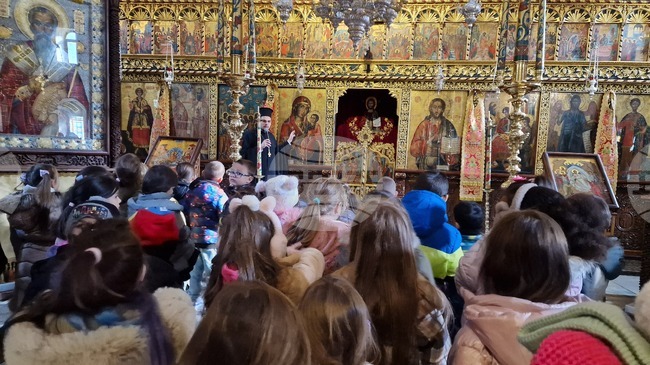 Деца от община "Родопи" посетиха Бачковския манастир в Деня на християнското семейство