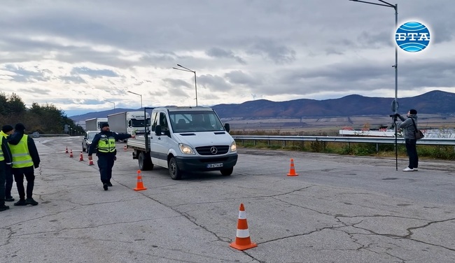 При специализирана полицейска операция на автомагистрала „Тракия“ са проверени 40 МПС и са съставени седем фиша, съобщи Владислав Павликянов