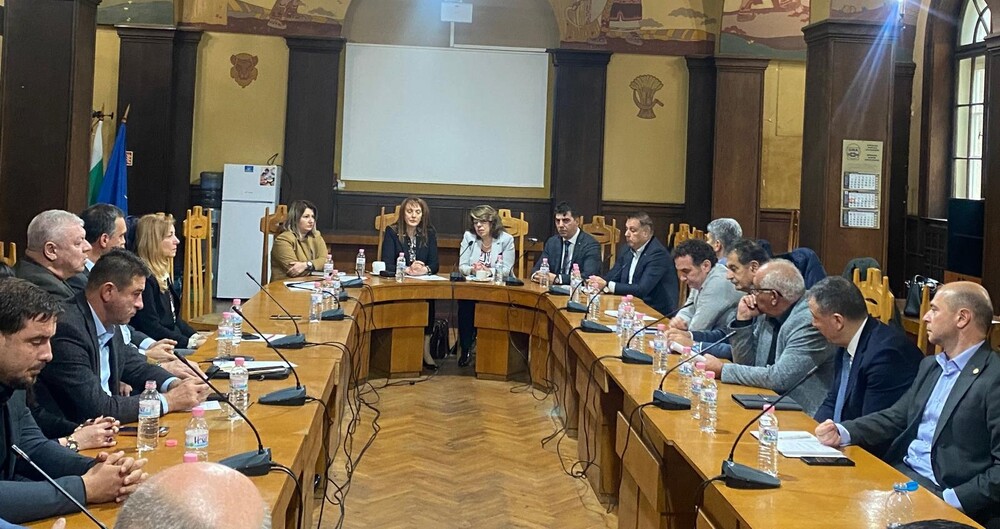 Министър Коритарова: Започва работа по процедурите за изграждането на пречиствателна станция за питейни води към яз. „Ахелой“