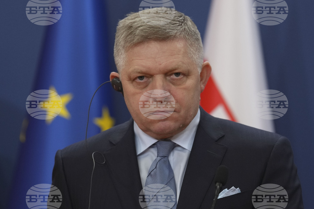 ТАСР: Роберт Фицо е обсъдил с Тръмп войната в Украйна и е приел поканата на Путин да присъства на Парада на победата в Москва догодина