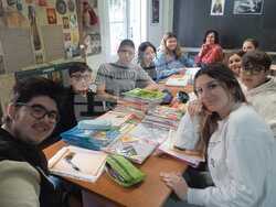 Занятия, посветени на училищния патрон – Свети Иван Рилски бяха организирани в Първо българско неделно училище „Св. Иван Рилски“ в испанския град Хатива, провинция Валенсия. 