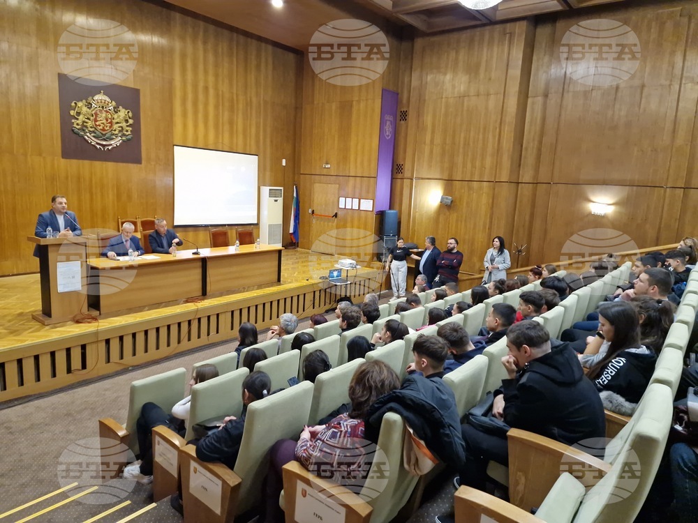 Соломон Паси представи във Велико Търново проекта си „Ало, космос! Говори България!“