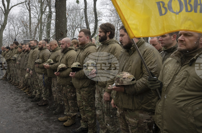 Сухопътните войски изнасят на плещите си отбраната на Украйна, заяви президентът Зеленски