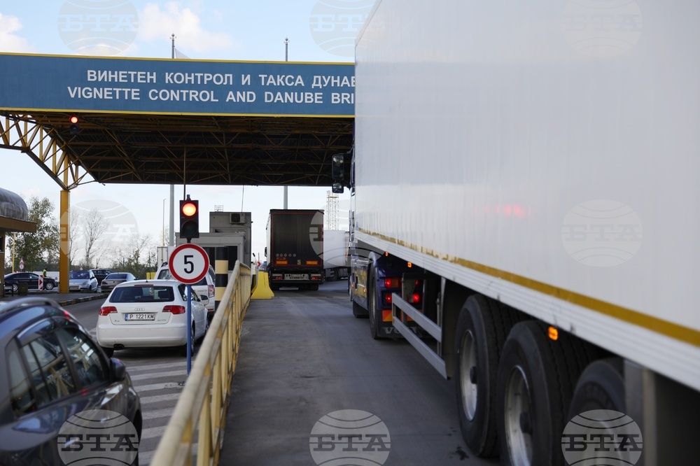 Интензивен е трафикът на изход за товарни автомобили на граничните пунктове "Кардам" и "Капитан Андреево"